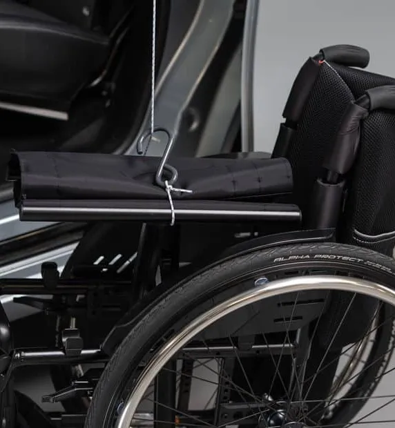 Aide au chargement de fauteuil par treuil latéral